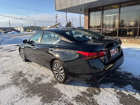 Used 2024 Nissan Altima 2.5 SV image 7