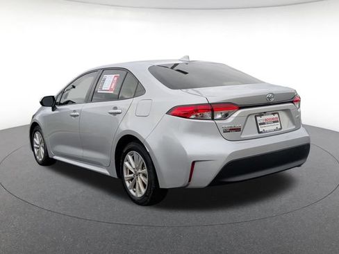 Used 2023 Toyota Corolla LE w/ LE Convenience Package FWD image 4