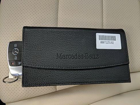 Used 2022 Mercedes-Benz GLC 300 4MATIC image 29