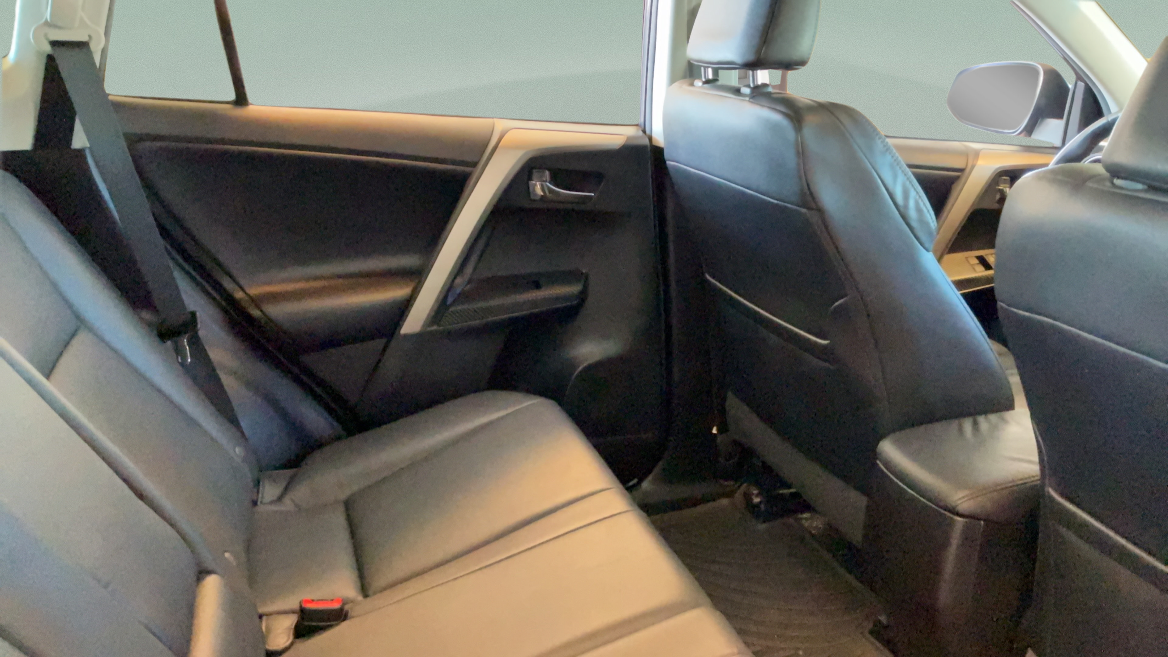 Used 2015 Toyota RAV4 Limited FWD image 34