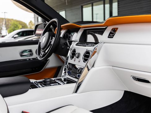 Used 2024 Rolls-Royce Cullinan image 57