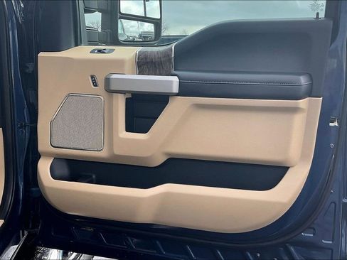 Used 2017 Ford F250 Lariat w/ Lariat Value Package image 30