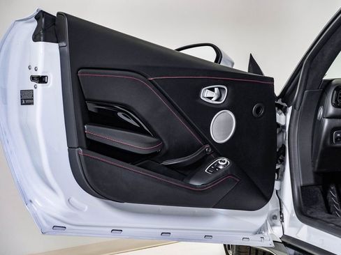 Used 2020 Aston Martin V8 Vantage Coupe image 31