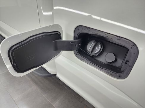 Used 2020 Ford F350 Lariat image 28