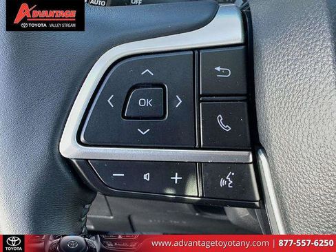 Certified 2025 Toyota Highlander XLE image 26