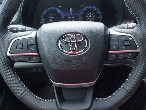 Used 2026 Toyota Sienna XSE FWD image 8