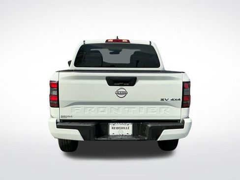 Used 2024 Nissan Frontier SV image 5