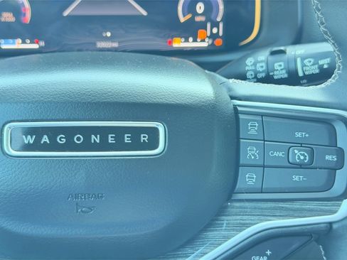 Used 2022 Jeep Wagoneer Series II AWD/4WD image 23
