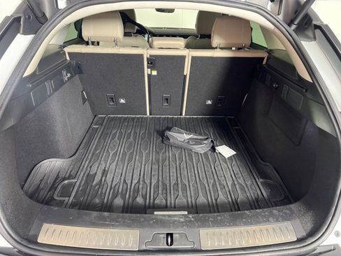 Used 2020 Land Rover Range Rover Velar S image 28