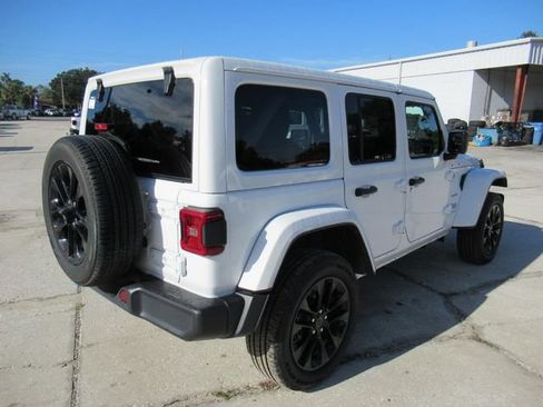 Used 2024 Jeep Wrangler Unlimited Sahara AWD/4WD image 4