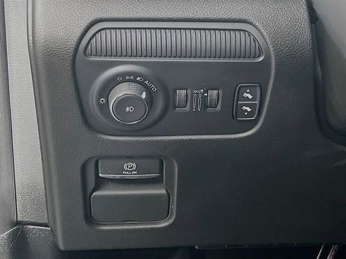 Used 2024 Jeep Wagoneer Series III w/ Premium Group I image 11