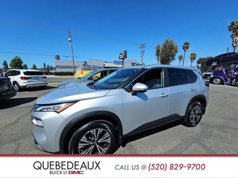 Used 2022 Nissan Rogue SV image 3
