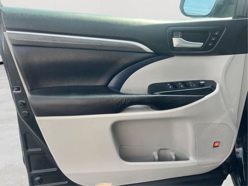Used 2019 Toyota Highlander Limited AWD/4WD image 17