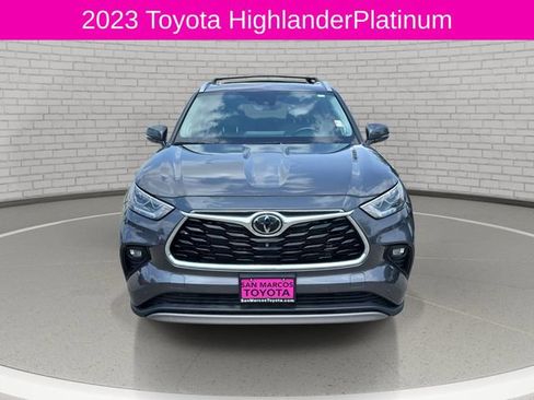 Used 2023 Toyota Highlander Platinum FWD image 2
