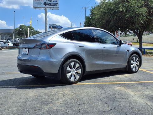 Used 2024 Tesla Model Y Long Range AWD/4WD image 6