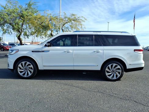 Used 2022 Lincoln Navigator L Reserve image 4