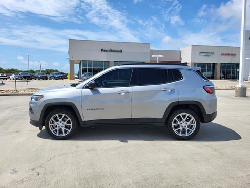 Certified 2024 Jeep Compass Latitude image 2