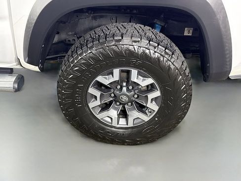 Certified 2020 Toyota Tacoma TRD Off-Road w/ Technology Package image 33