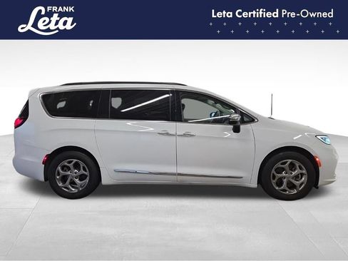 Used 2023 Chrysler Pacifica Limited FWD image 7