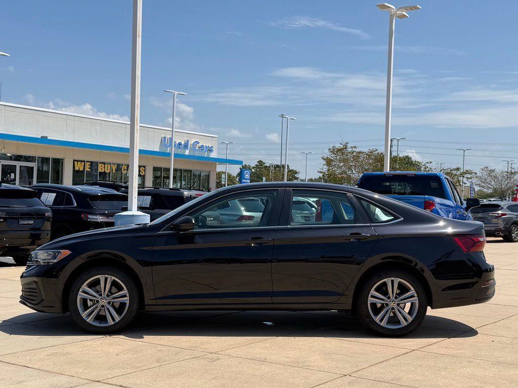 Used 2023 Volkswagen Jetta SE w/ Panoramic Sunroof Package FWD image 9