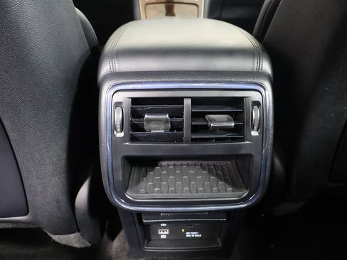 Used 2017 Lincoln Continental Select image 21