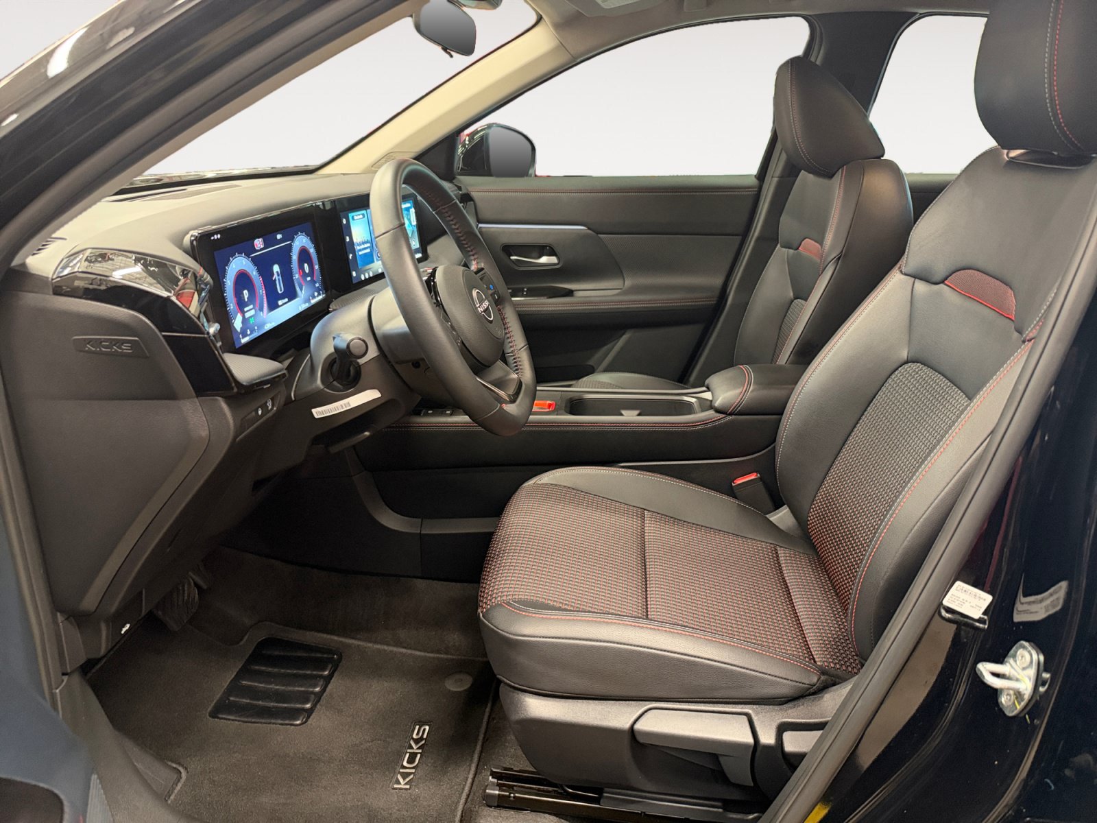 Used 2026 Nissan Kicks SR FWD image 22