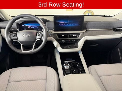 Used 2025 Ford Explorer Platinum w/ Ultimate Package AWD/4WD image 8
