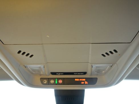 Used 2023 GMC Terrain SLE w/ Driver Convenience Package image 31