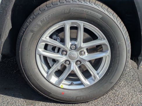 New 2025 Jeep Grand Cherokee Laredo image 11