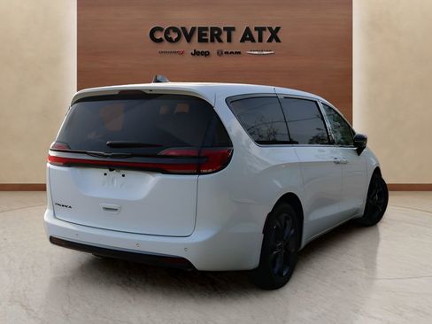 New 2026 Chrysler Pacifica Select FWD image 5