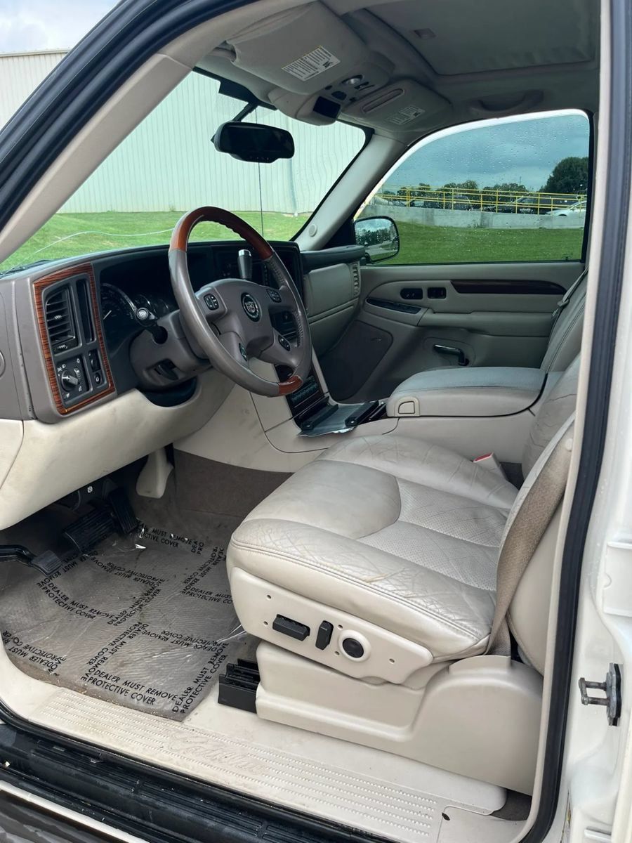 Used 2004 Cadillac Escalade EXT AWD/4WD image 9