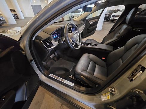 Certified 2025 Volvo V90 B6 Cross Country Plus image 18