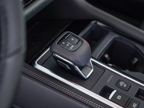 Certified 2025 Nissan Pathfinder Platinum image 22