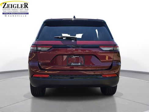 Certified 2023 Jeep Grand Cherokee Altitude AWD/4WD image 6