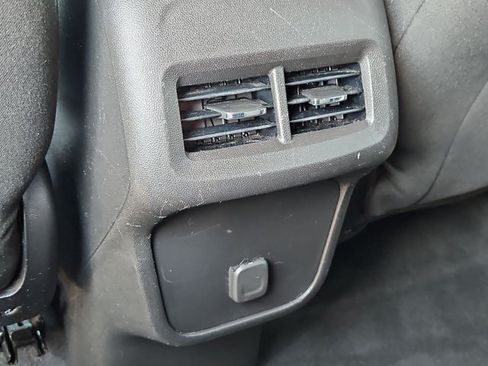 Certified 2018 Chevrolet Equinox LT FWD image 24