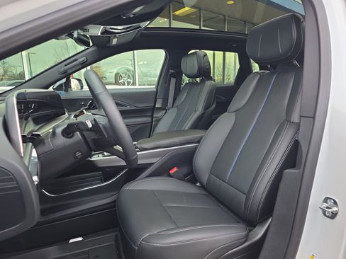 Used 2025 Cadillac Lyriq Sport image 16