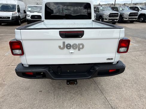 Used 2022 Jeep Gladiator Overland w/ Popular Equipment Package image 5