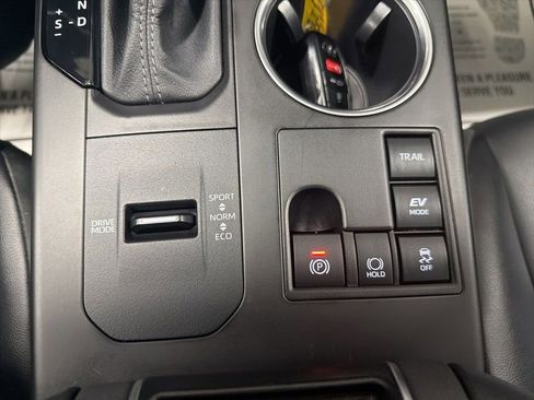 Used 2024 Toyota Highlander XLE image 31