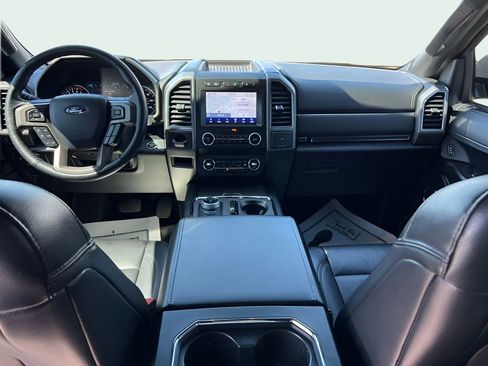 Used 2020 Ford Expedition XLT w/ Equipment Group 202A AWD/4WD image 14
