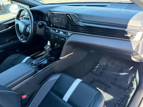 Used 2025 Toyota Camry SE image 19