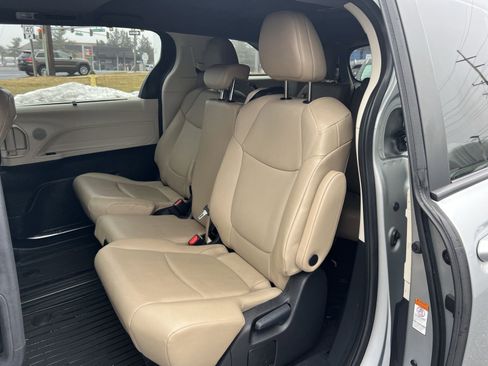 Used 2023 Toyota Sienna XLE image 24