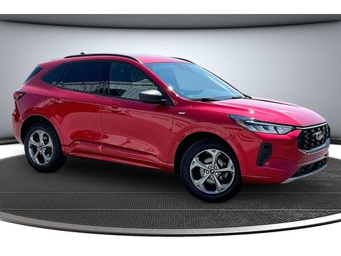 Used 2023 Ford Escape ST-Line w/ Tech Pack #1 AWD/4WD image 2