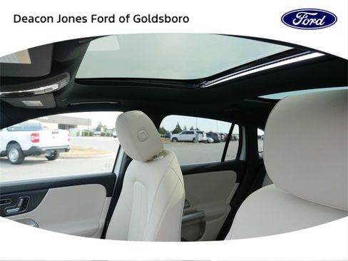 Used 2025 Mercedes-Benz GLA 250 image 28