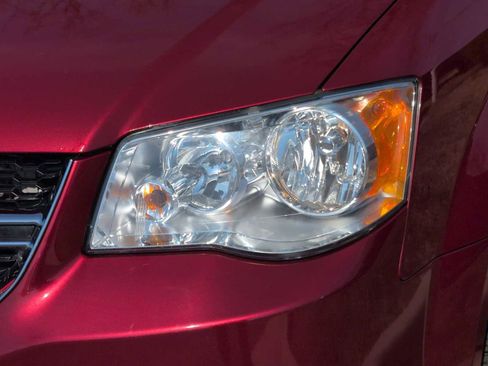 Used 2015 Dodge Grand Caravan SE image 11