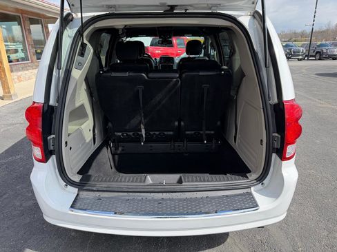 Used 2020 Dodge Grand Caravan SXT image 6