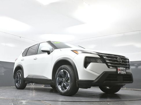 Used 2025 Nissan Rogue SV AWD/4WD image 50