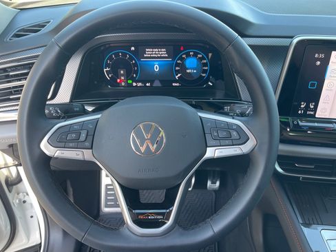 Used 2025 Volkswagen Atlas Peak Edition SE AWD/4WD image 7