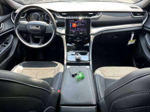 New 2025 Jeep Grand Cherokee L Altitude image 25