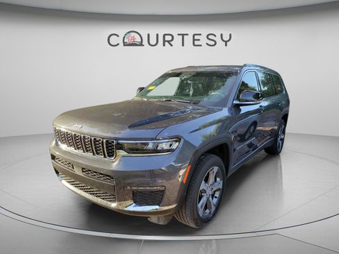 Used 2025 Jeep Grand Cherokee L Limited w/ Trailer Tow Package RWD image 5