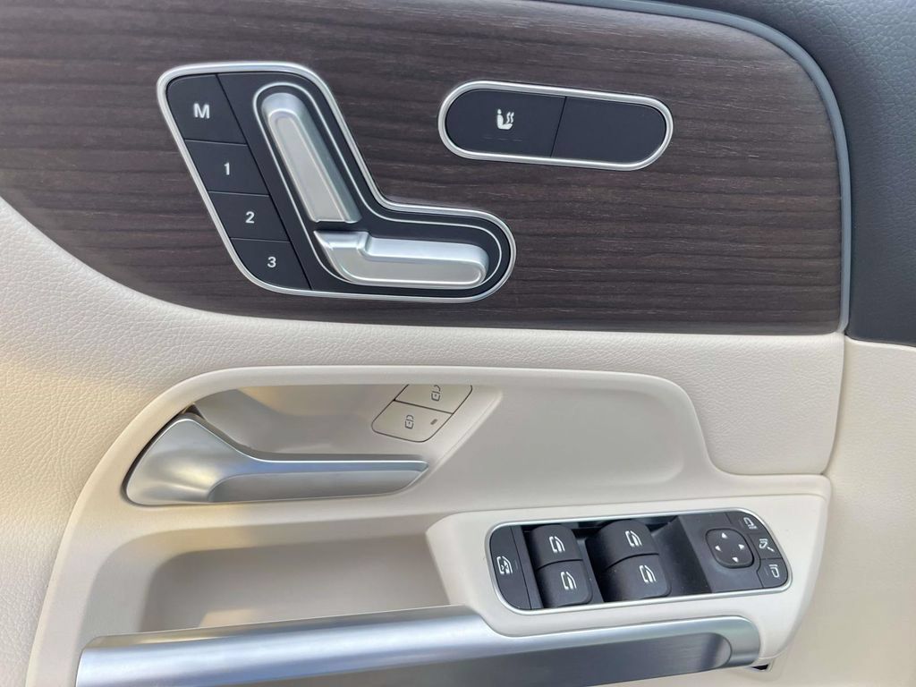 Certified 2026 Mercedes-Benz GLB 250 4MATIC image 11